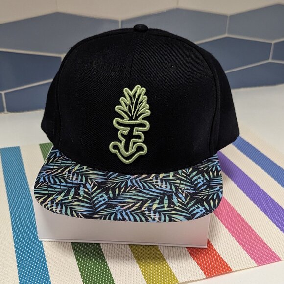 Friendship cruise pineapple and leaves ballcap - Picture 1 of 3